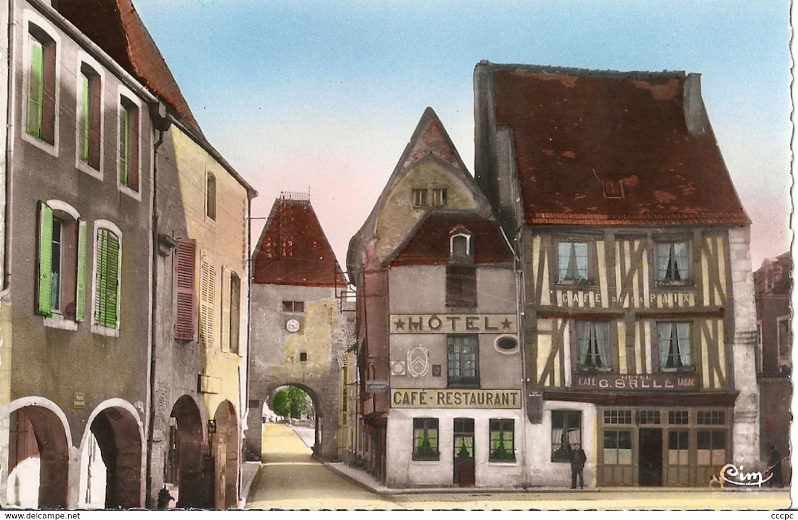 CPSM Noyers-sur-Serein Place de l'Hôtel de Ville