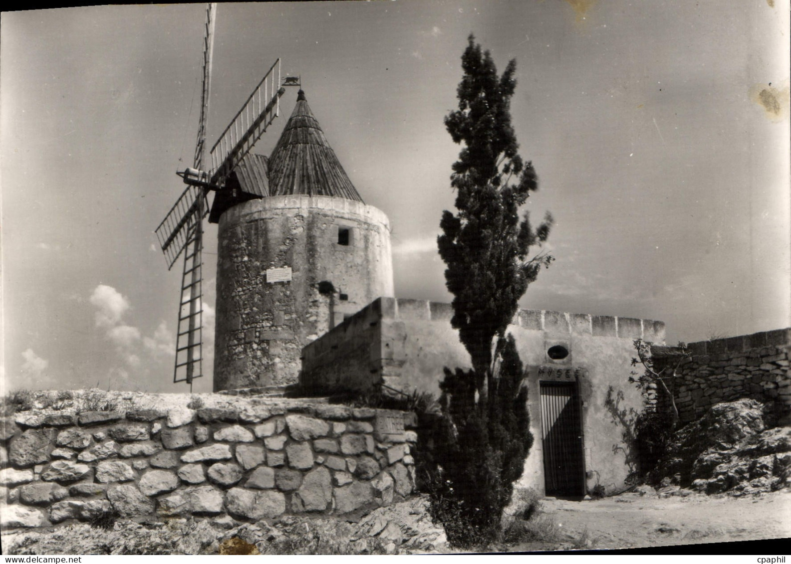 CPSM Paysages De Provence Le Moulin De Daudet Fontvieille