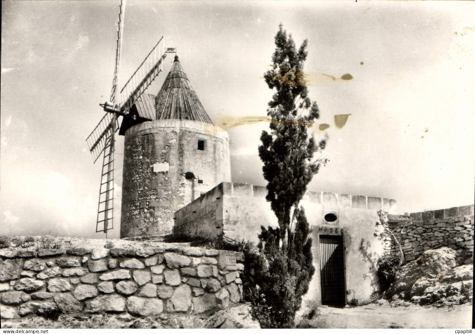 CPSM Paysages De Provence Le Moulin De Daudet Fontvieille