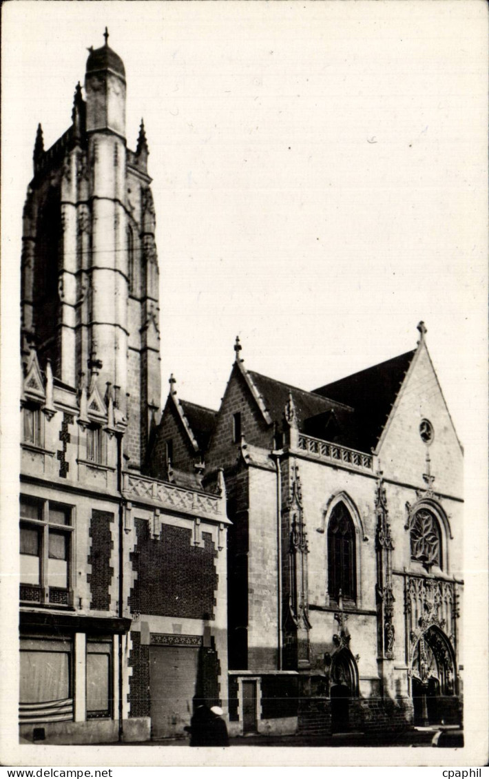 CPSM Peronne Facade de l'eglise