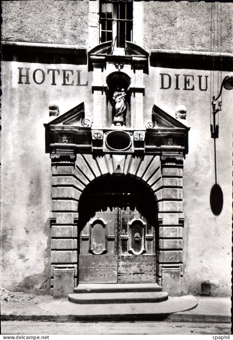 CPSM Pezenas La Porte De I'Hotel Dieu