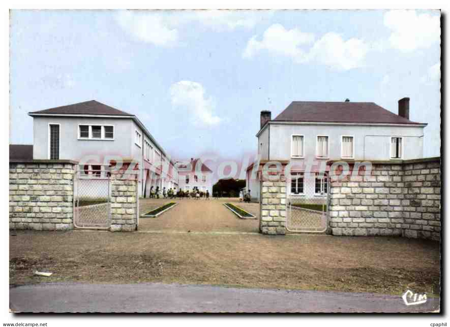CPSM Pleumartin (Vienne) Groupe Scolaire