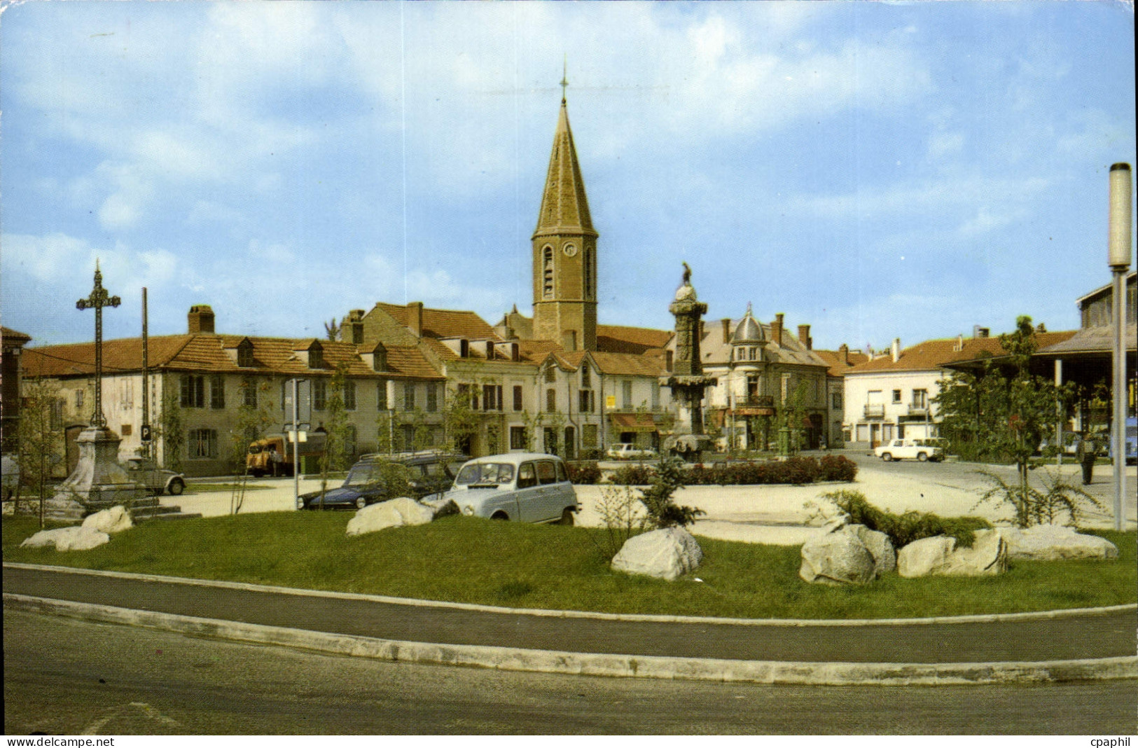 CPSM Rabastens De Bigorre La Place Centrale