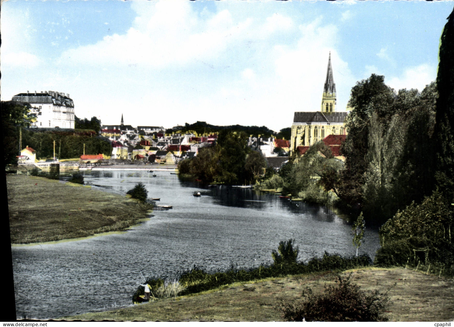 CPSM Sable sur Sarthe Les bords de la Sarthe