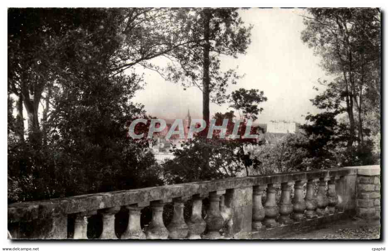 CPSM Sable sur Sarthe Vue du jardin public