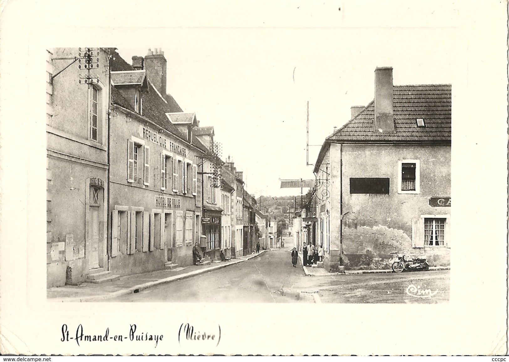 CPSM Saint-Amand-en-Puisaye Grande Rue