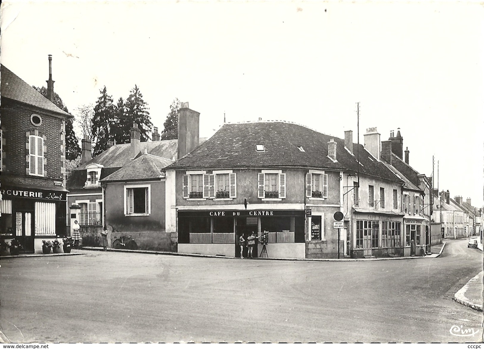 CPSM Saint-Amand-en-Puisaye La Place