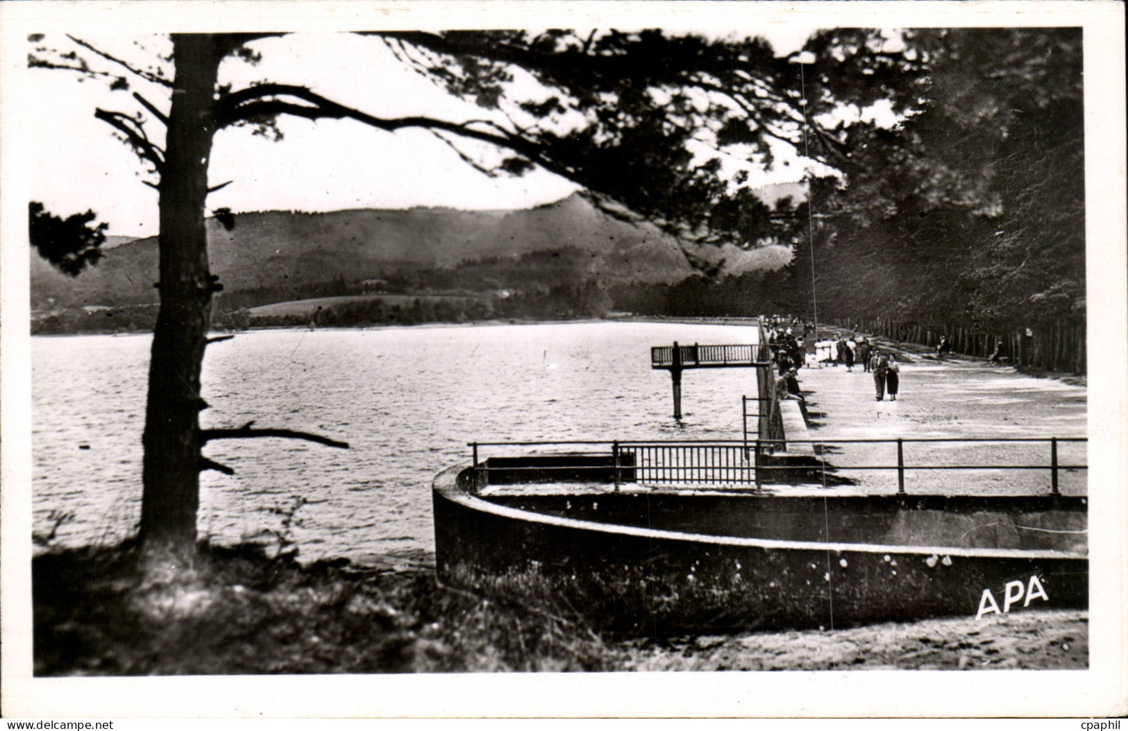 CPSM Saint Ferreol La digue Le bassin