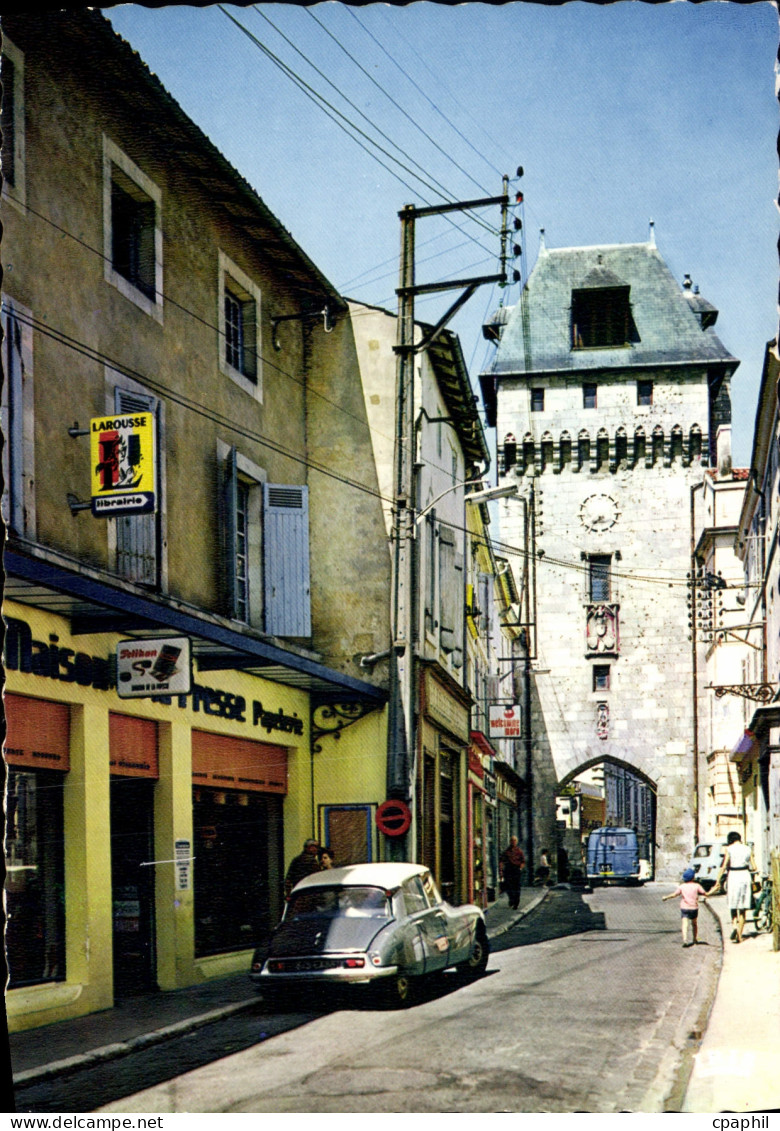 CPSM Saint Jean D'Angely La Tour Et La Grosse Horloge
