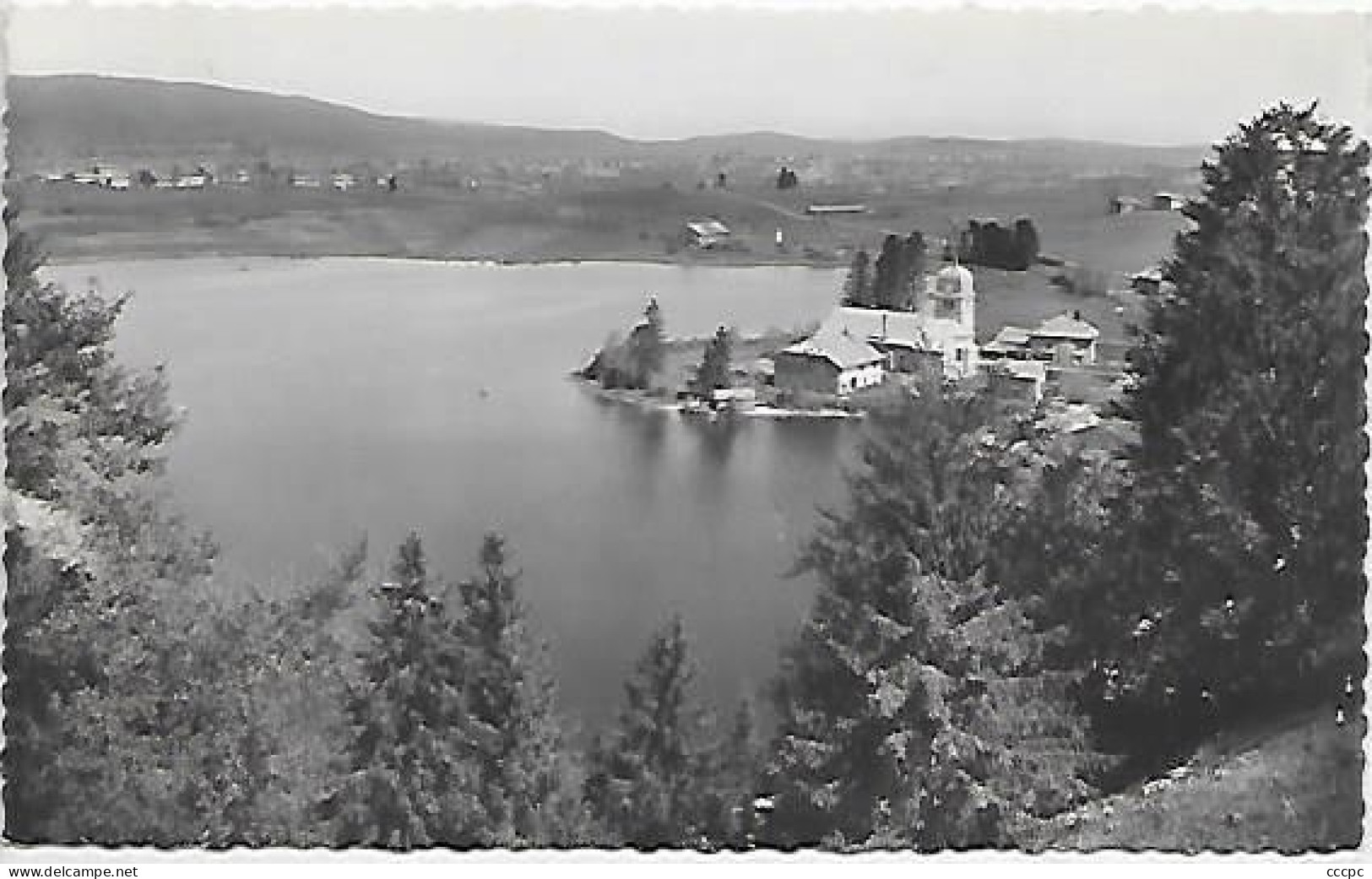 CPSM Saint-Laurent-du-Jura Le Lac de l'Abbaye de Grandvaux