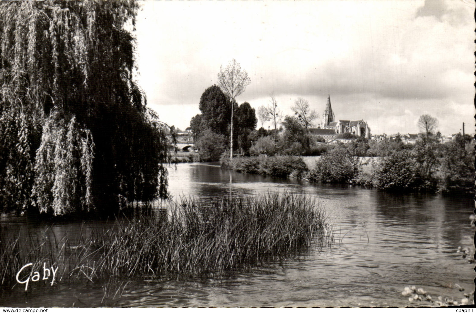 CPSM Saint Maixent l'ecole La Sevre Niortaise et l'eglise St leger
