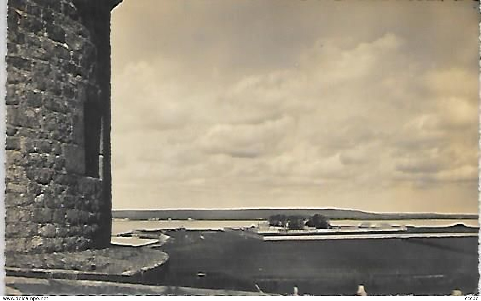 CPSM Saint-Vaast-la-Hougue L'Ile de Tatihou vue du Fort