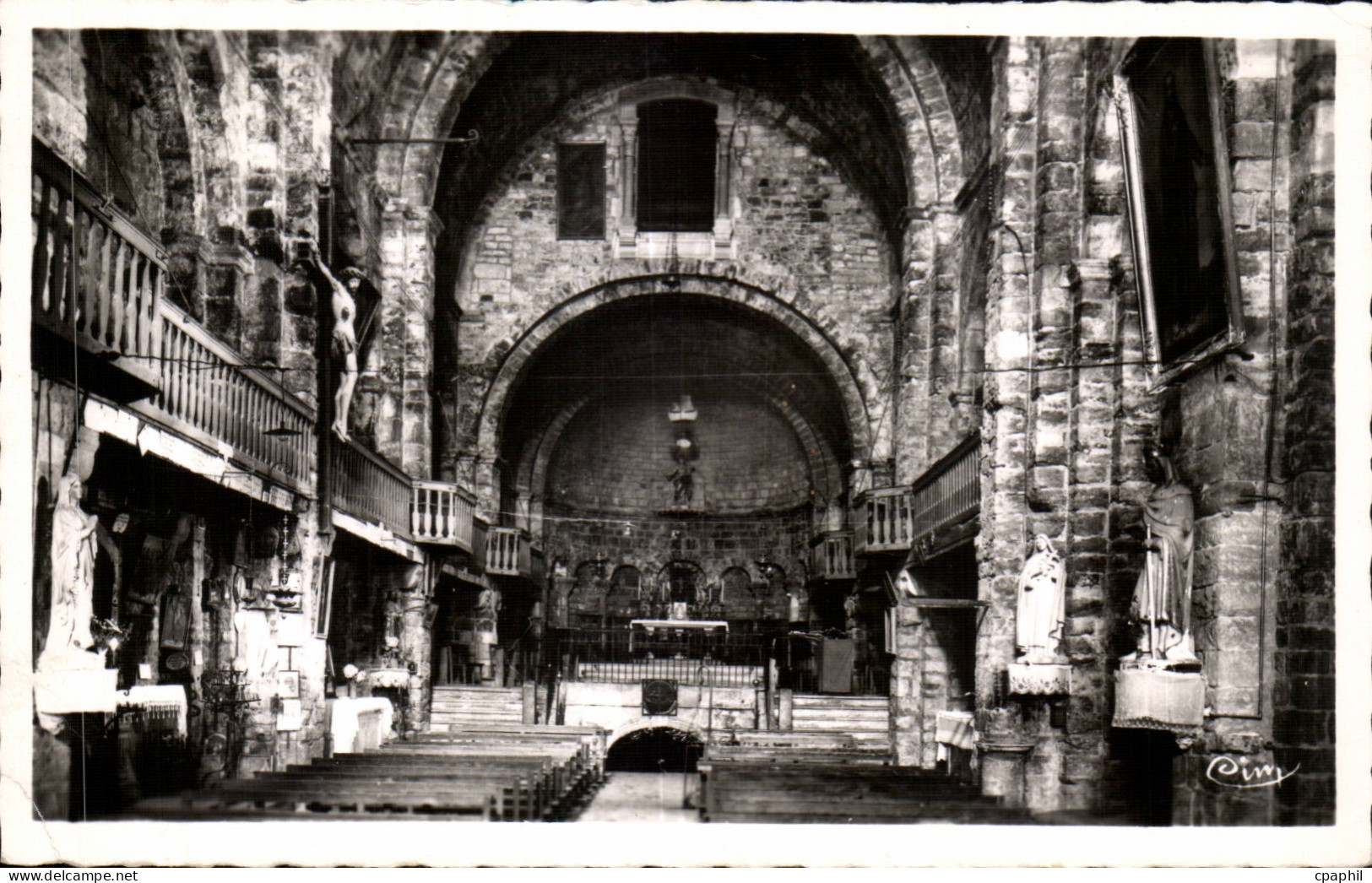 CPSM Saintes maries de la mer Interieur de l eglise