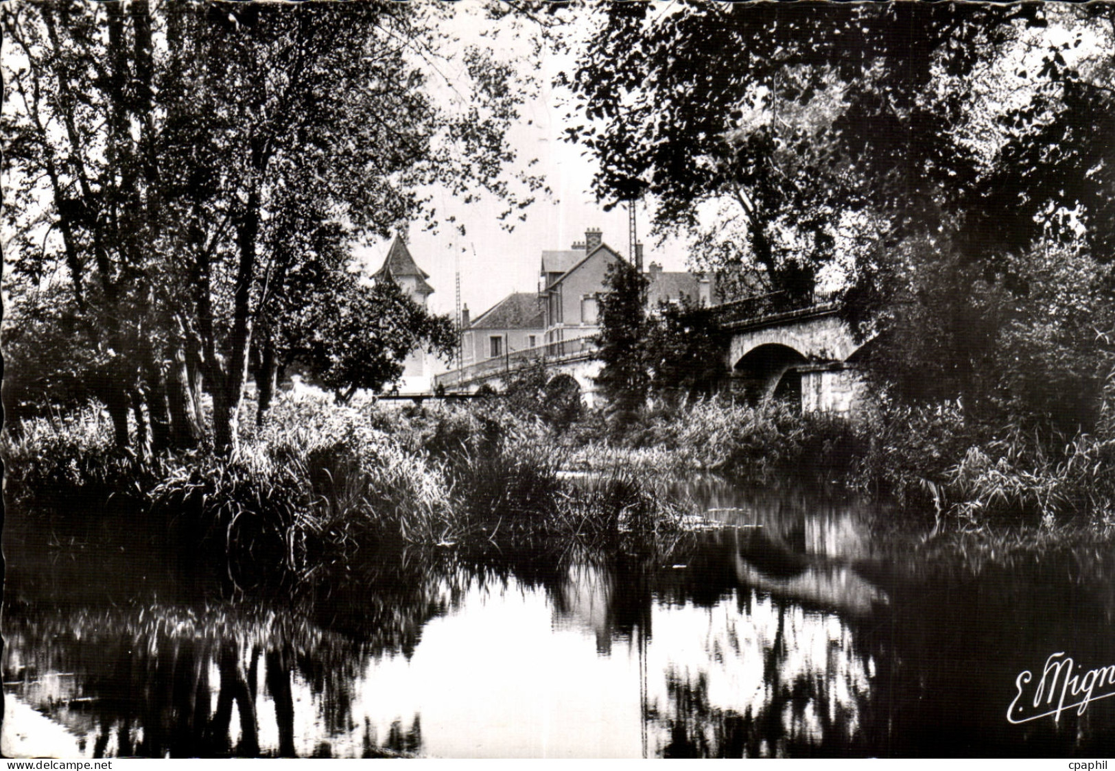 CPSM Souppes sur Loing Les bords du Loing Le pont