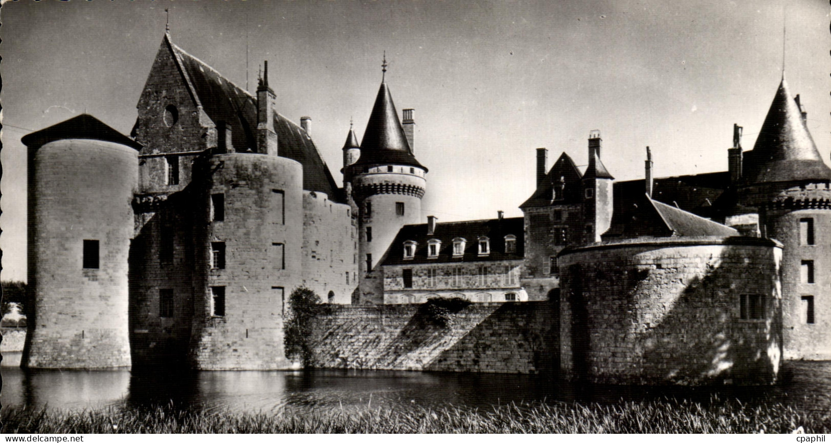 CPSM Sully Sur Loire Le Chateau Feodal