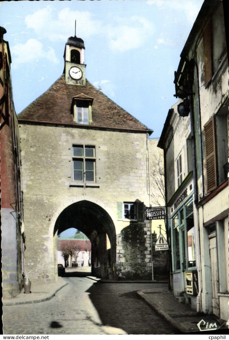 CPSM Tournan en Brie (S et M) Le Porche