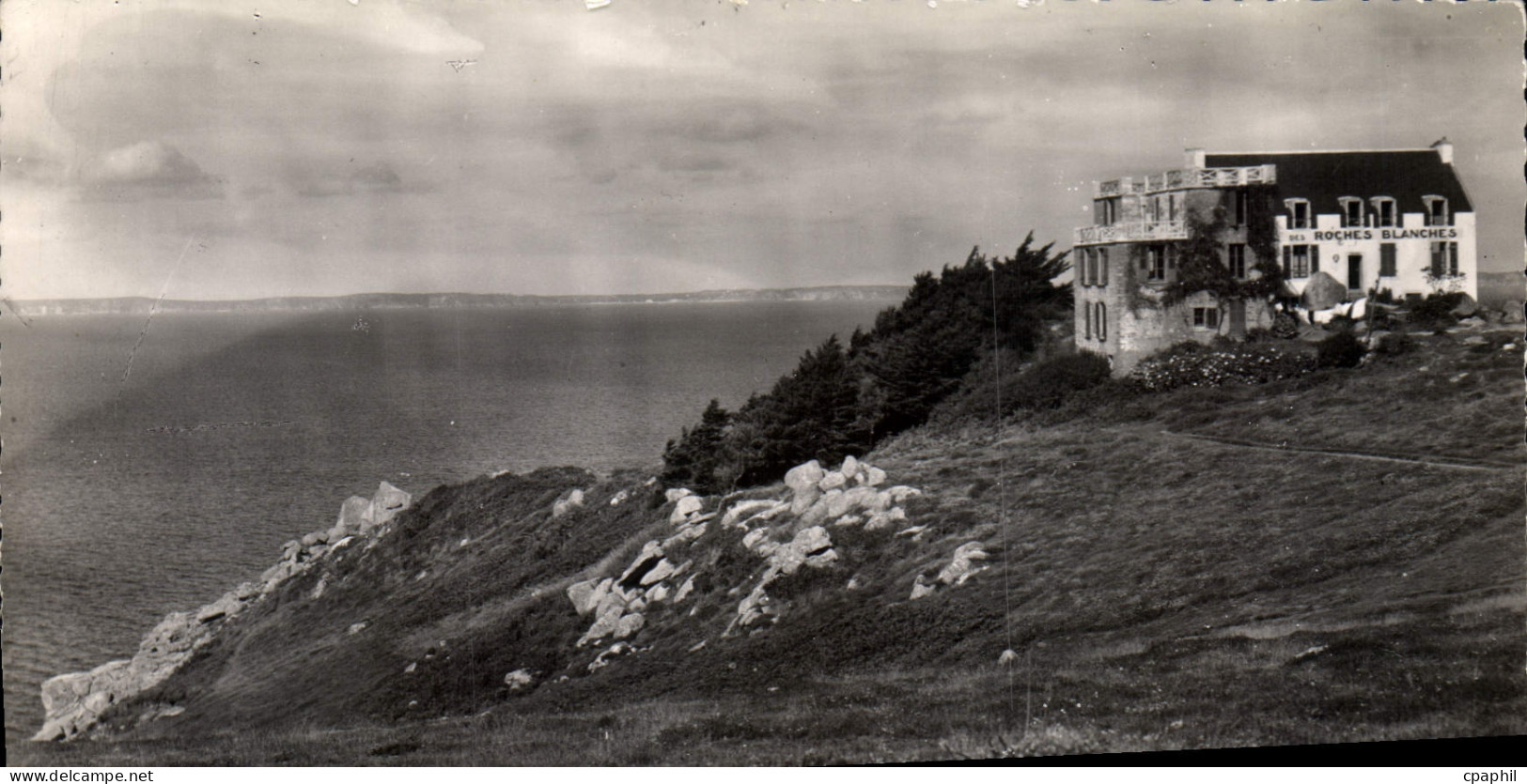 CPSM Treboul Par Douarnenez L'Hotel Des Roches Blanches Dans Un Site