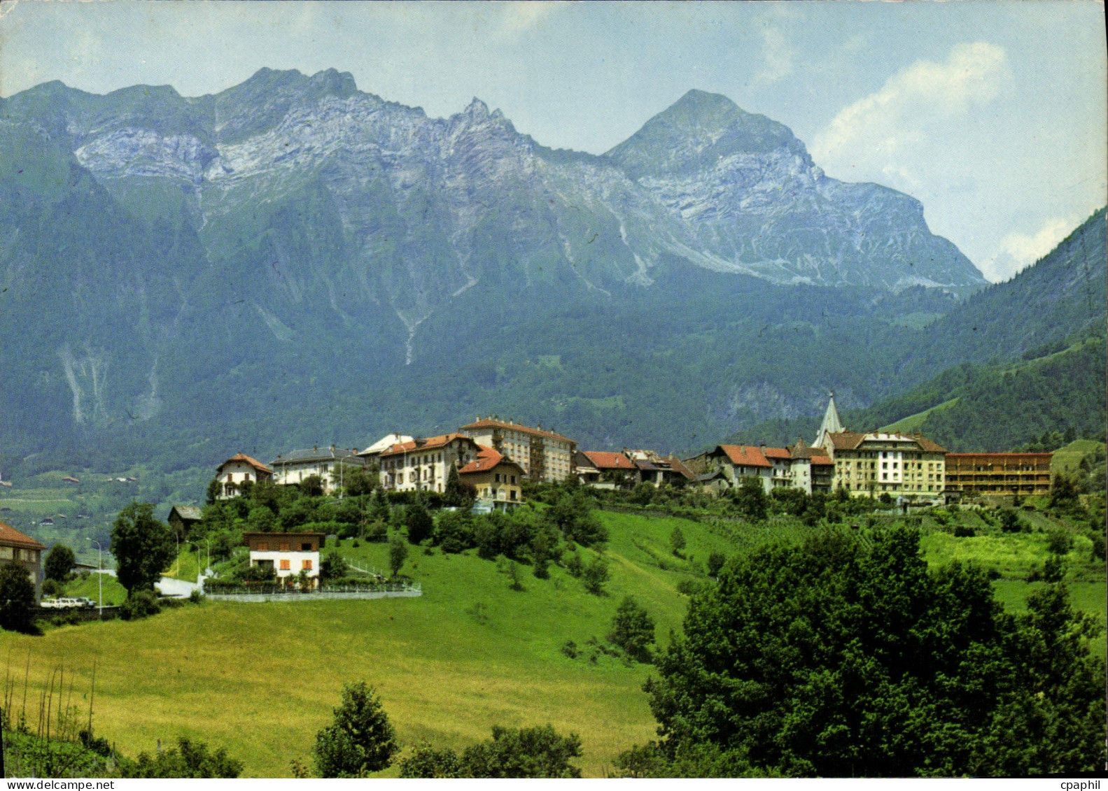 CPSM Ugine Savoie et le Massif du Mont Charvin
