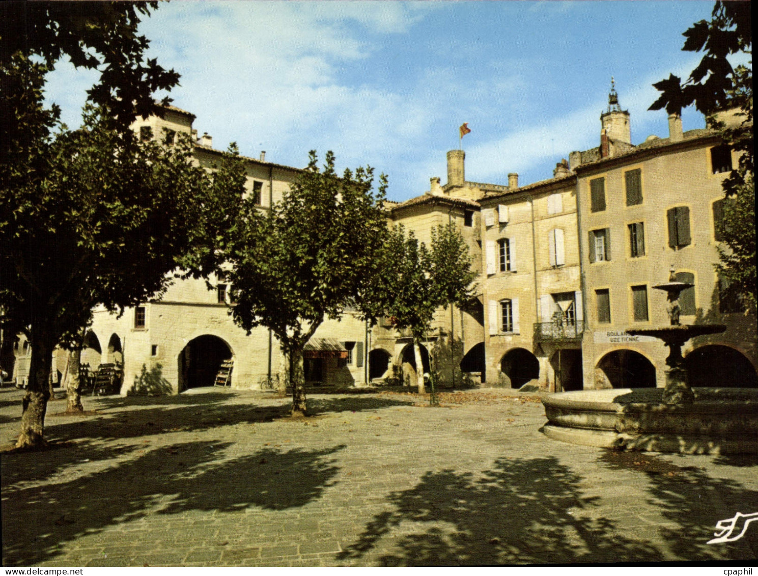 CPSM Uzes Un Aspect Caracteristique De La Place Aux Herbes