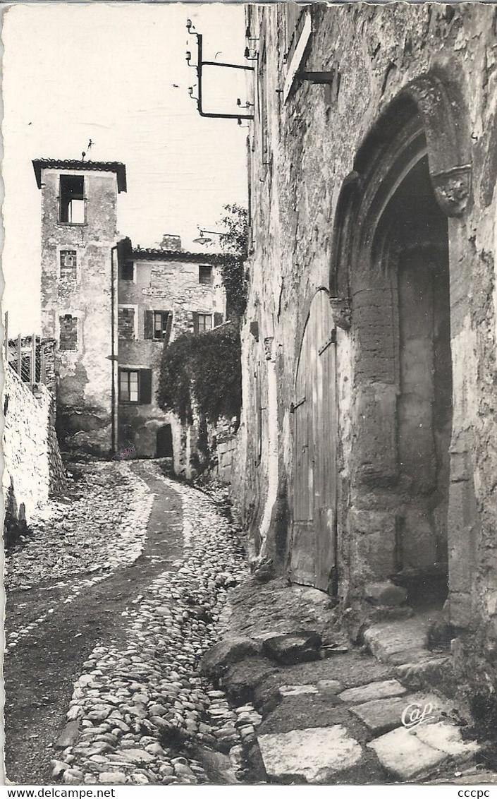 CPSM Vaison-la-Romaine Une rue de la Haute Ville