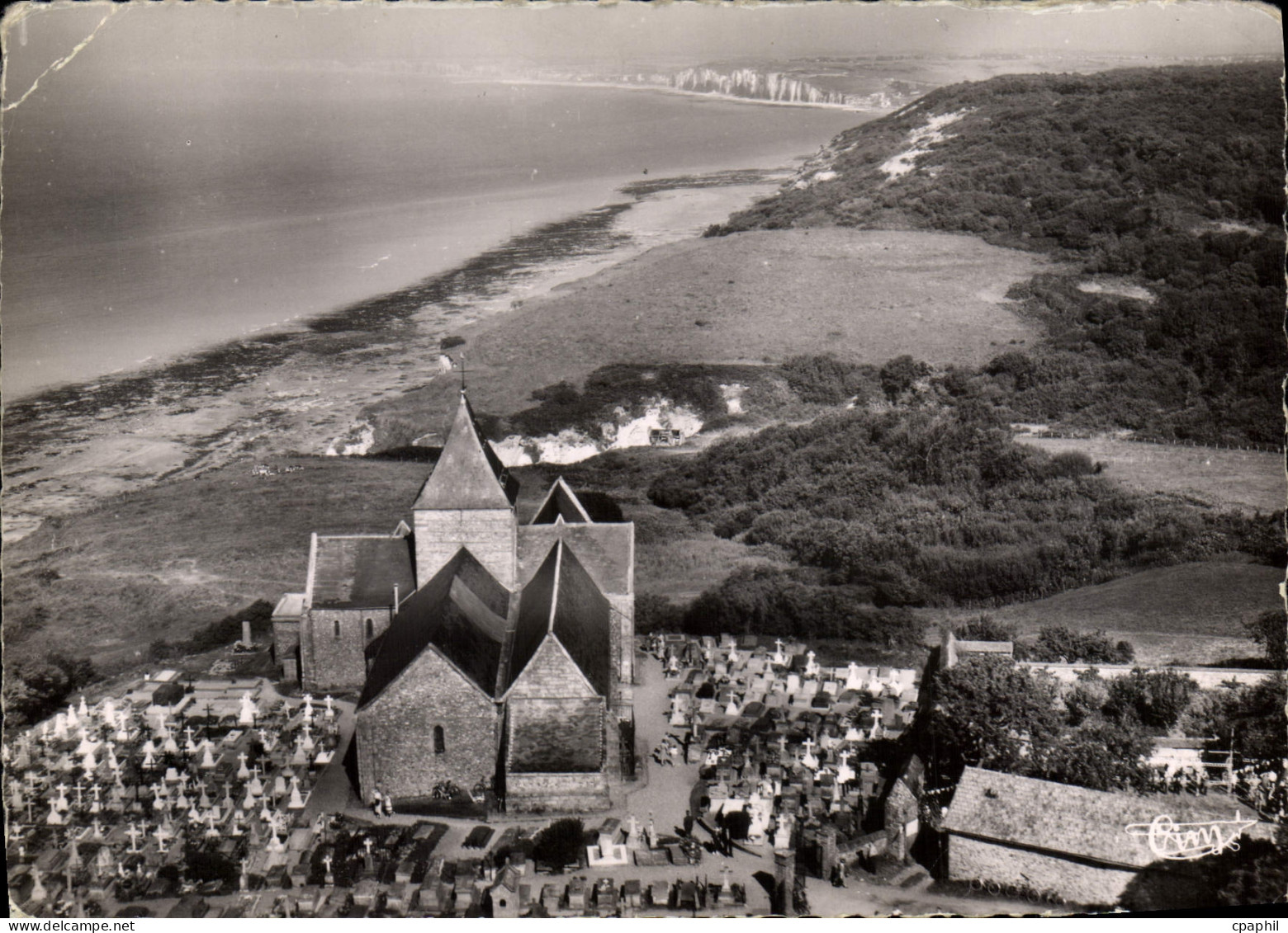 CPSM Varengeville sur Mer S Inf Vue aerienne l'Eglise sur la Falaise face à la mer