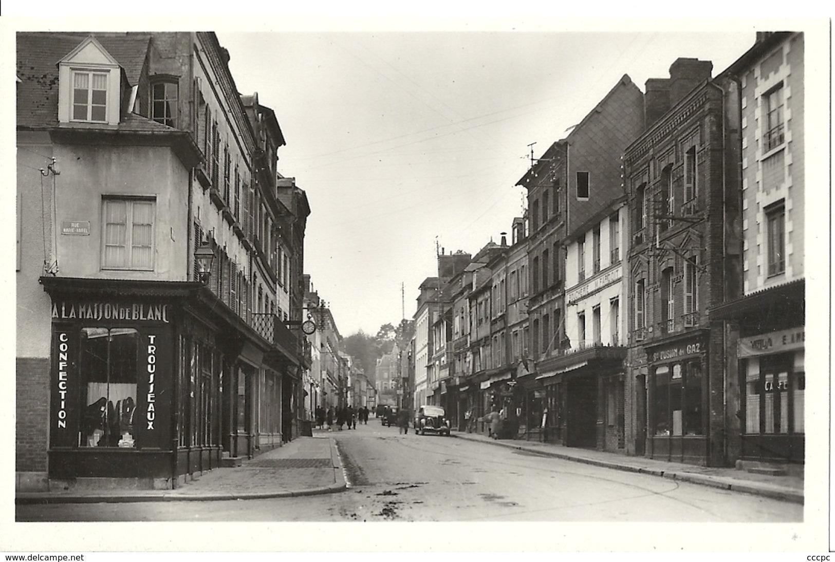 CPSM Vimoutiers Rue Sadi-Carnot et Eugène Laniel