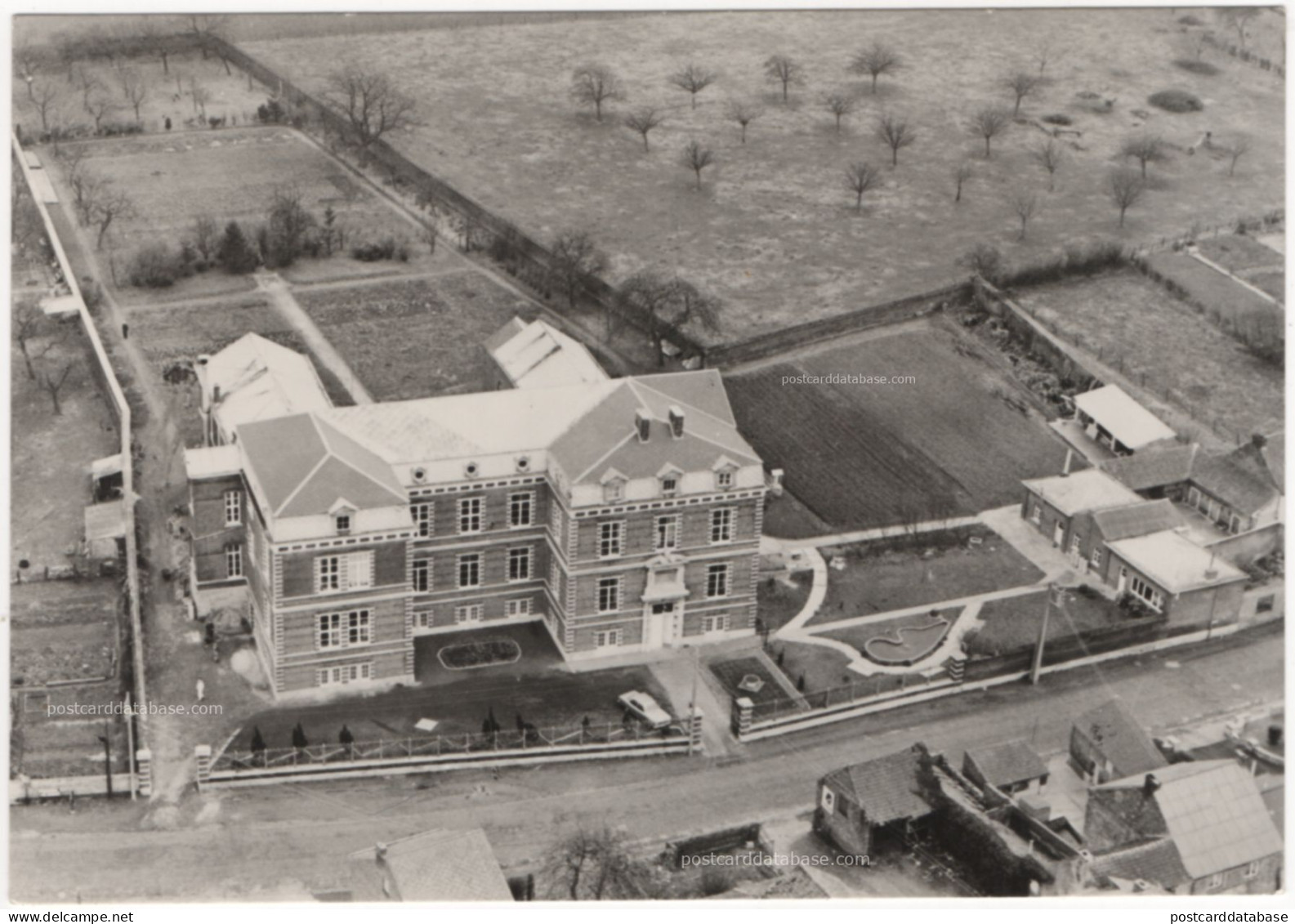 Crehen - Home Loriers - & air view