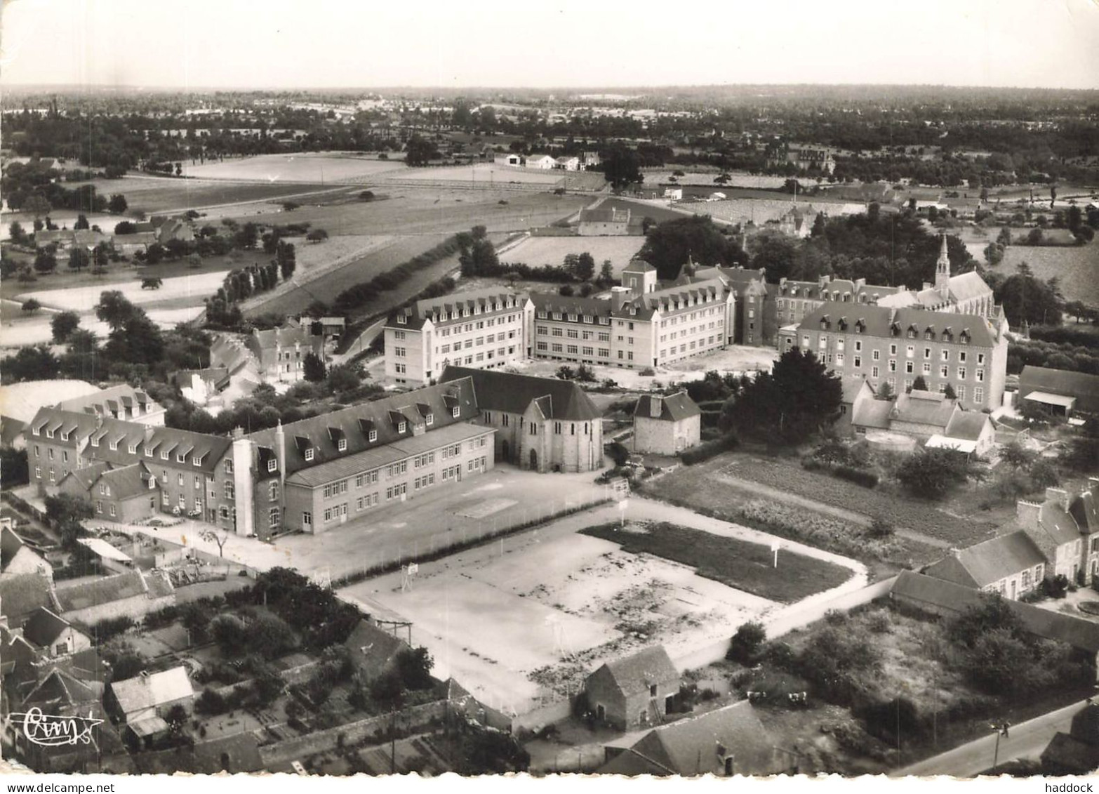 CREHEN : LA DIVINE PROVIDENCE ET LE PENSIONNAT DE L'IMMACULEE CONCEPTION