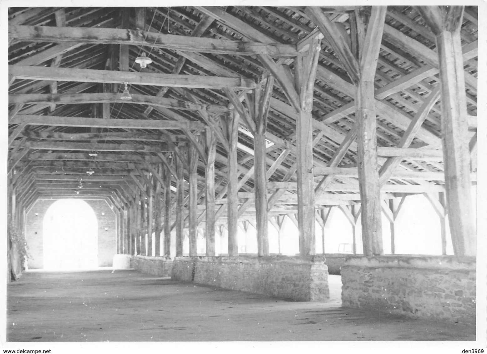 CREMIEU - Les Halles