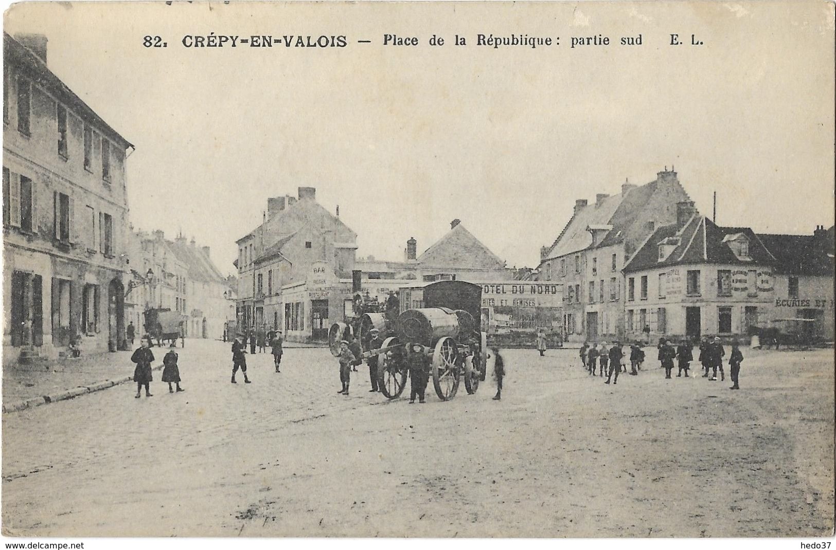 Crépy-en-Valois - Place de la République : partie sud