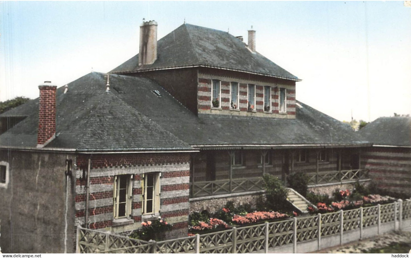 CRIQUETOT L'ESNEVAL : L'ECOLE DE GARCONS