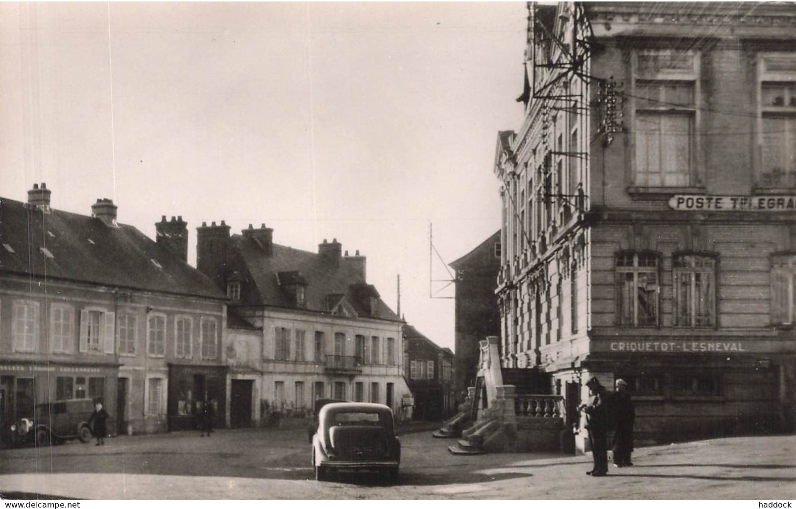 CRIQUETOT L'ESNEVAL : PLACE DE LA POSTE