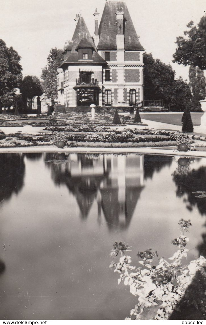 CROISSY-sur-SEINE: Le Château