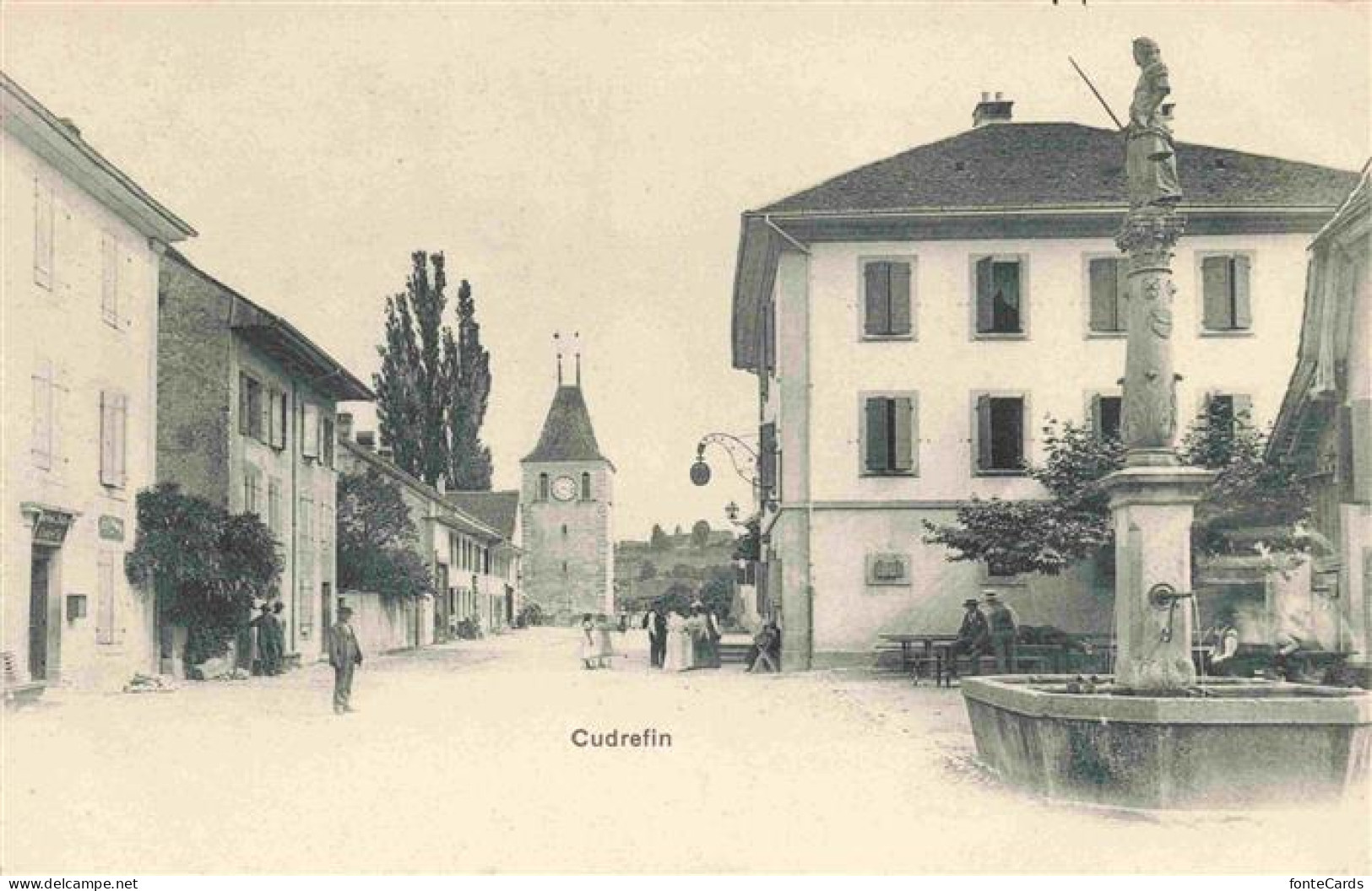 Cudrefin VD Platz Ortszentrum Brunnen