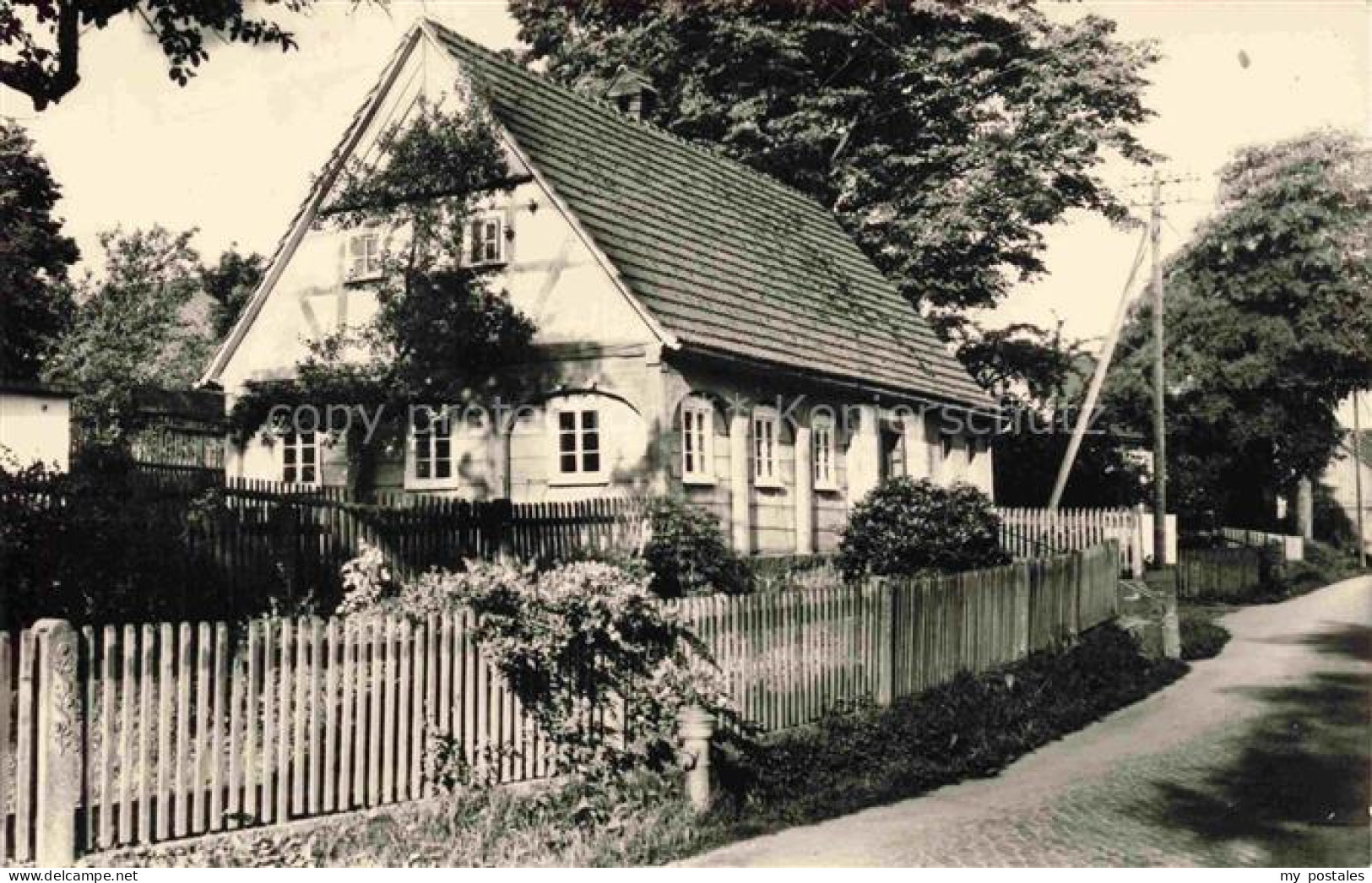 Cunewalde Bautzen Sachsen Cunewalde Umgebindehaus Fachwerk Zaun Dorfstrasse Baeu