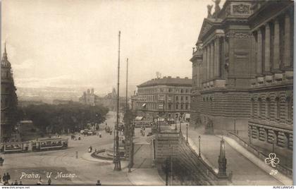TCHEQUIE - PRAHA - u musea