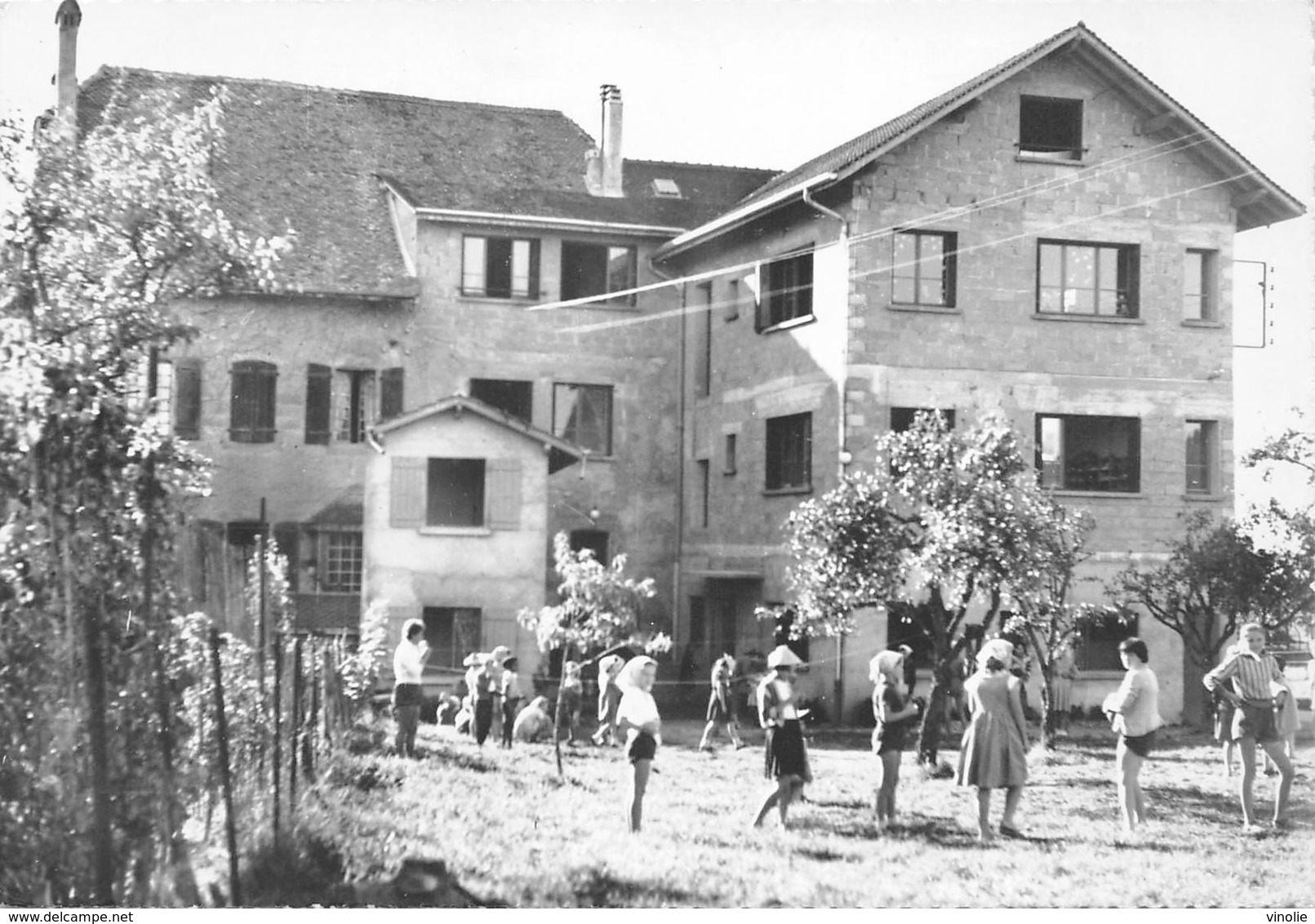 D-19-297 : MESSERY. COLONIE DE VACANCES DE FRIZE.