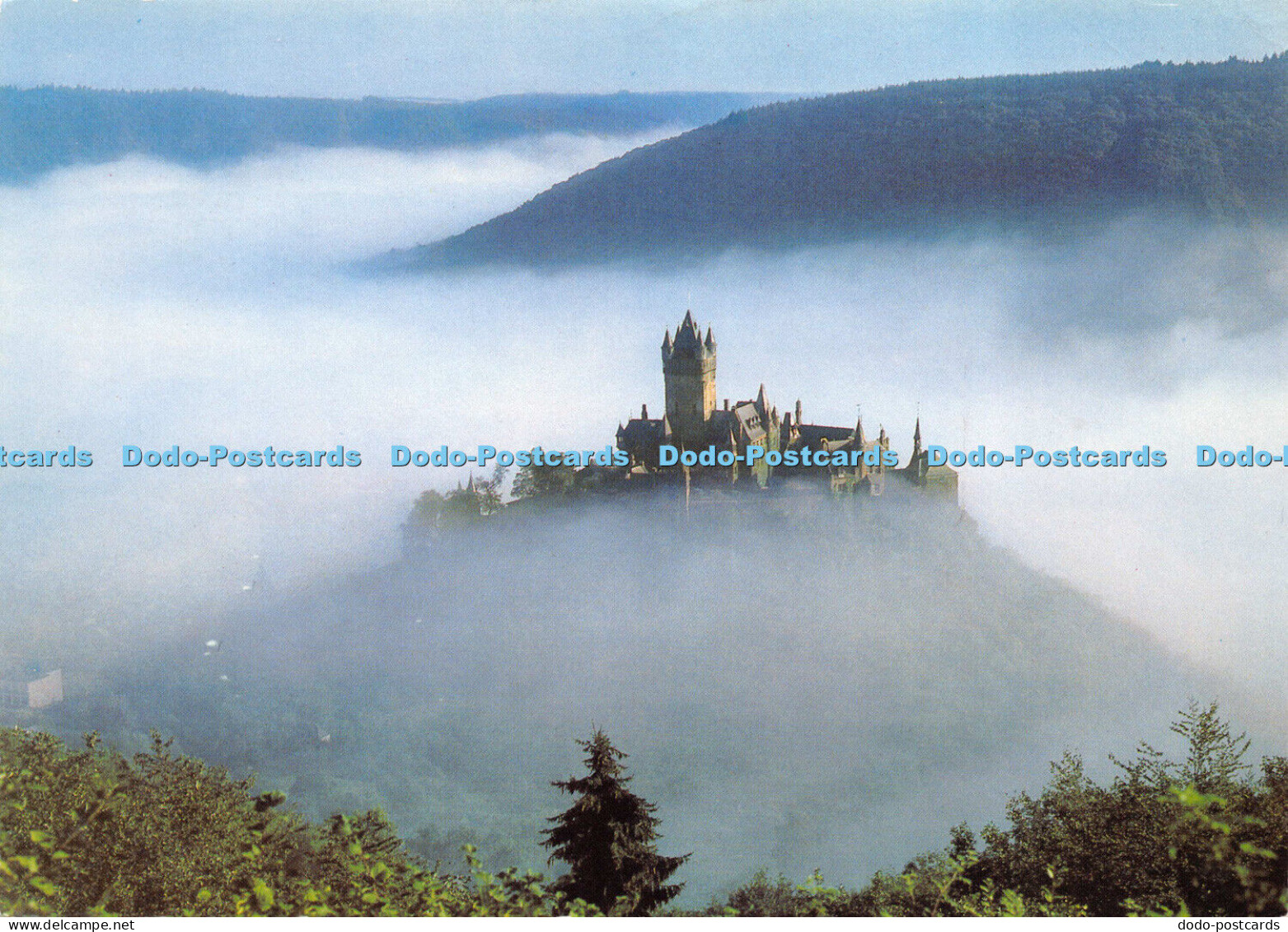 D015421 Reichsburg Cochem im Nebel. Cochem castle in fog. Chateau Cochem en brou