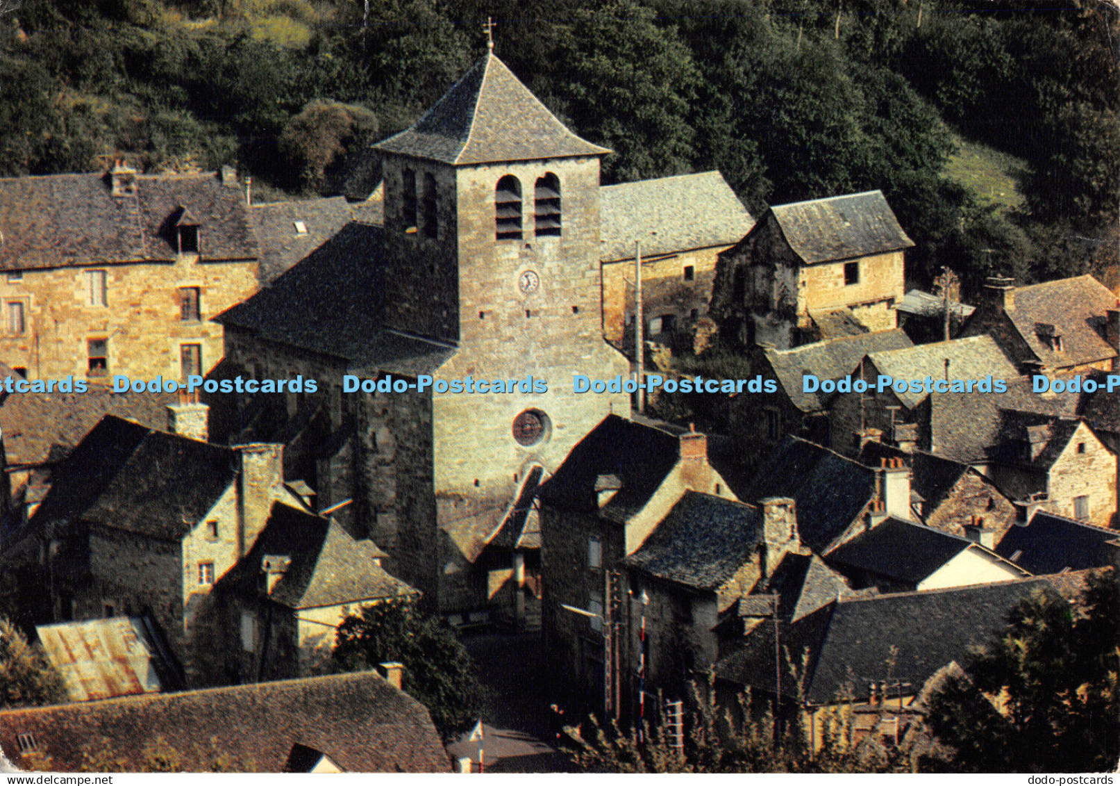D047205 Muret Le Chateau Aveyron. Le village autour de l eglise. Mexichrome. Pho