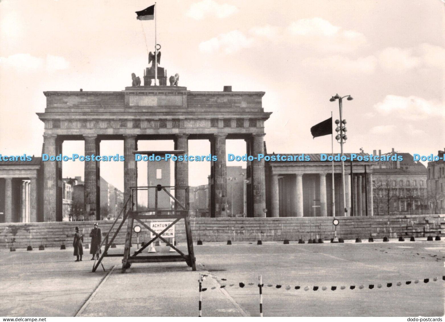 D100450 Berlin. Brandenburger Tor zugemauert