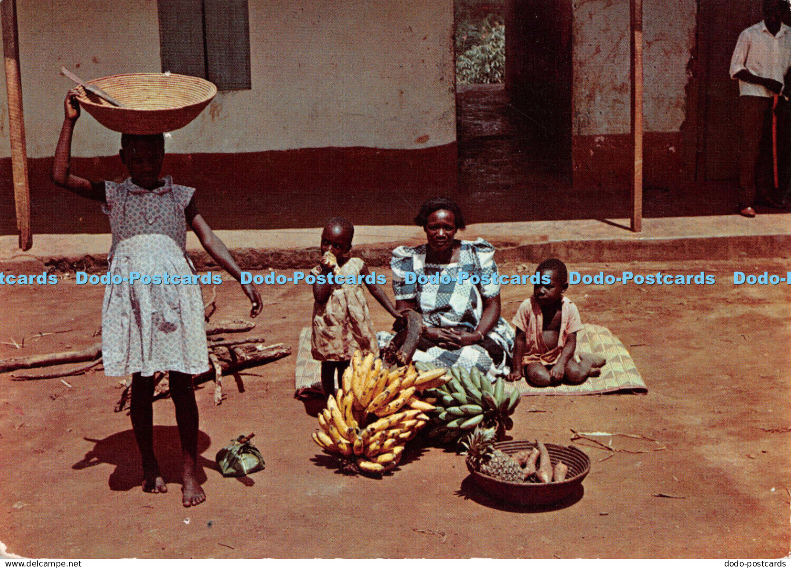 D119621 Uganda. A Happy Family. Paca