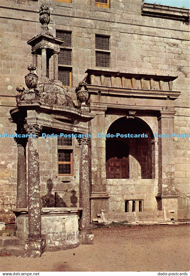 D121438 Chateu de Kerjean en Saint Vougay Finistere Le Puits Du Castelet Lyoncol