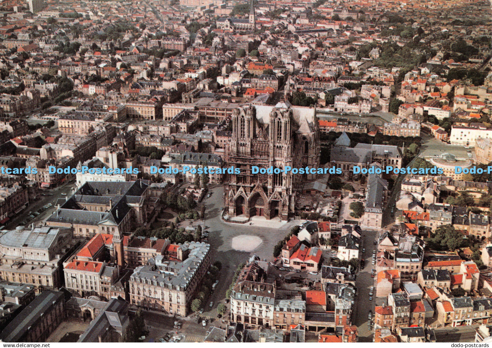 D129288 Reims Vue Generale vers la Cathedrale Reims Cathedrale