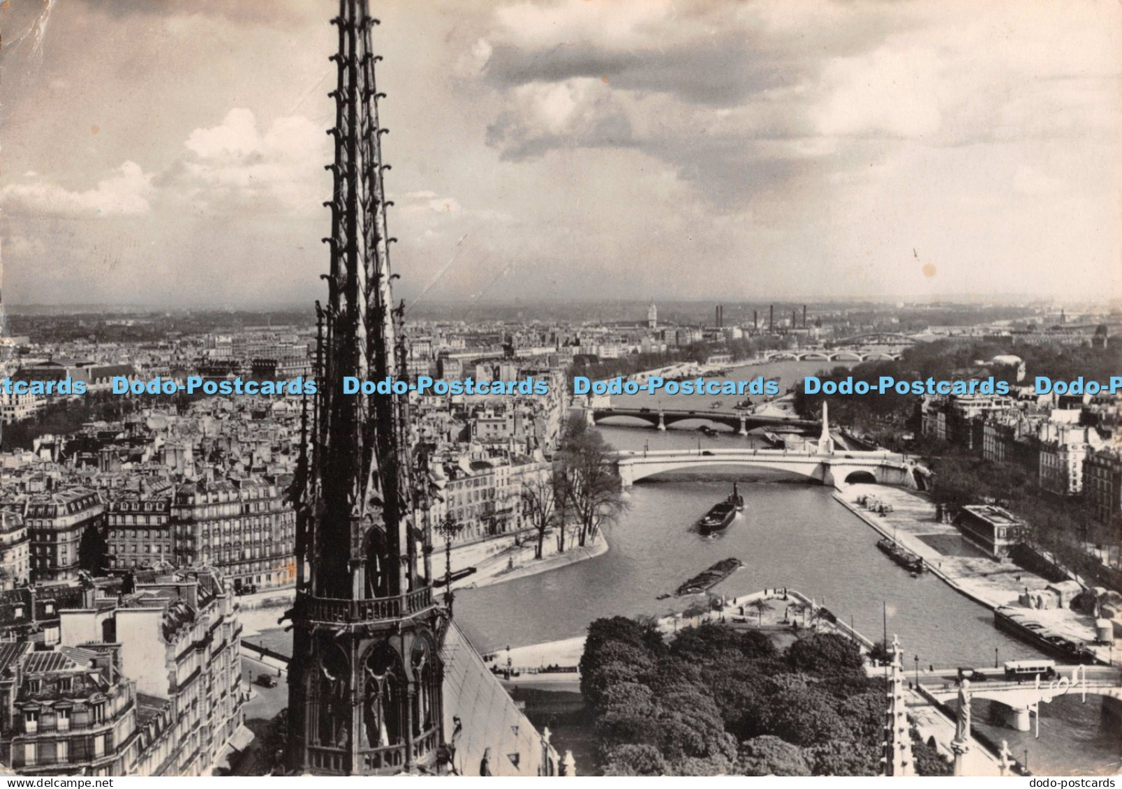 D134829 Paris en Flanant Vue panoramique prise de Notre Dame Von