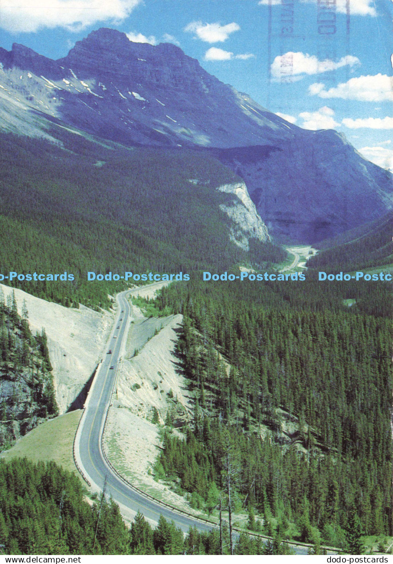 D141807 Icefields Parkway travels along backbone of Rocky Mountains Banff Jasper