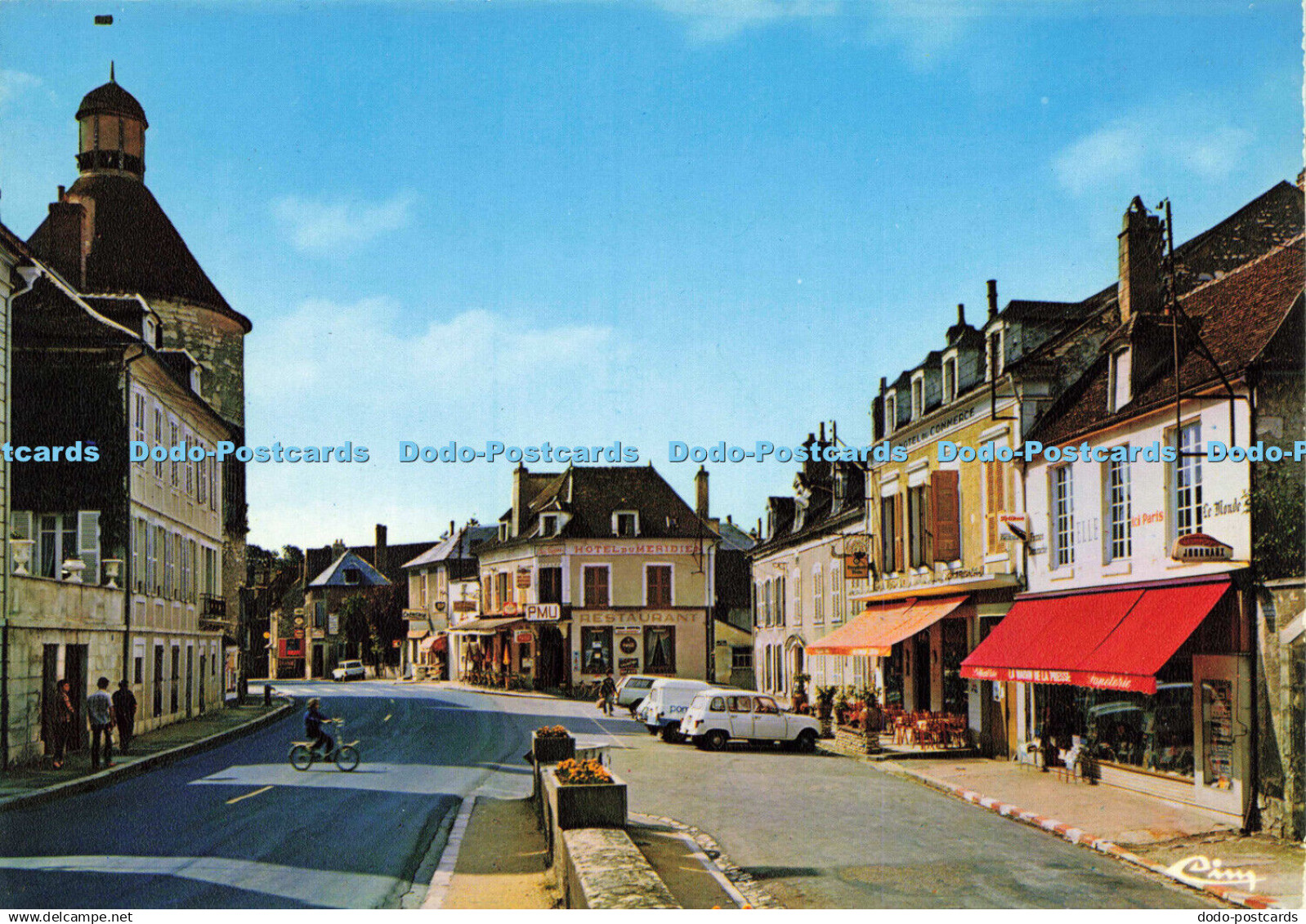 D147763 Vermenton. Yonne. Place de la Liberation. Cim