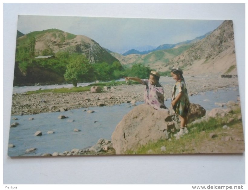D154825 Tajikistan - Children - Mountain Landscape