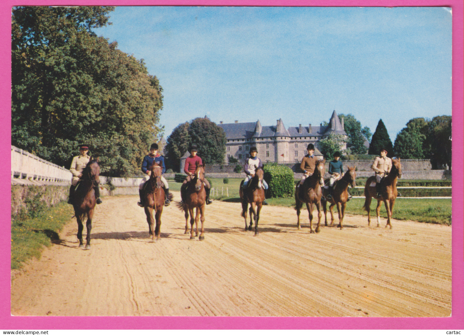 D19 - HARAS DE POMPADOUR - ARNAC POMPADOUR - HIPPODROME DE POMPADOUR - APPRENTIS MONTANT LES POULAINS DU HARAS