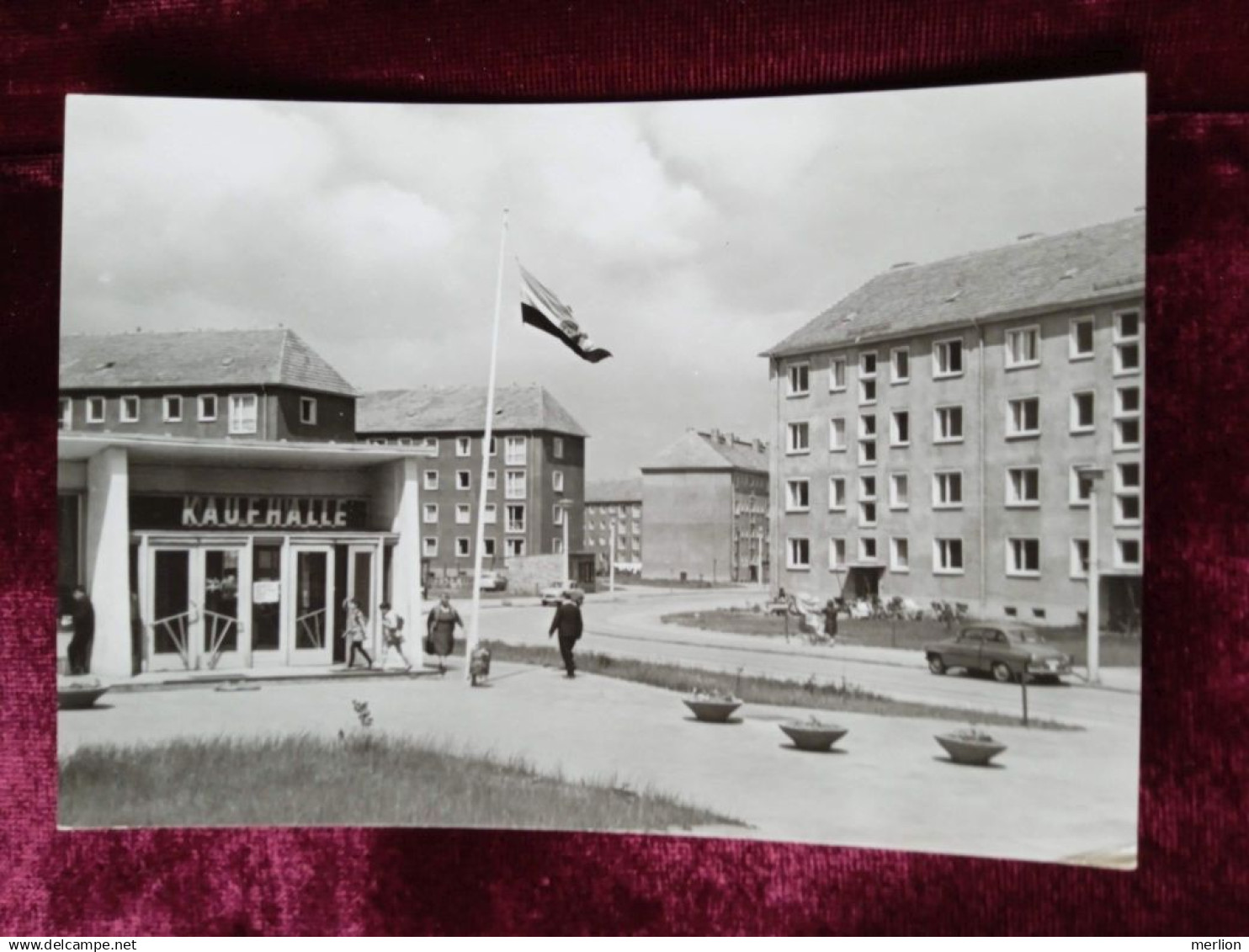 D205157  AK  -  Germany - DDR  Vetschau - Neustadt  - Spreewald - Juri-Gagarin Starße -  Kaufhalle