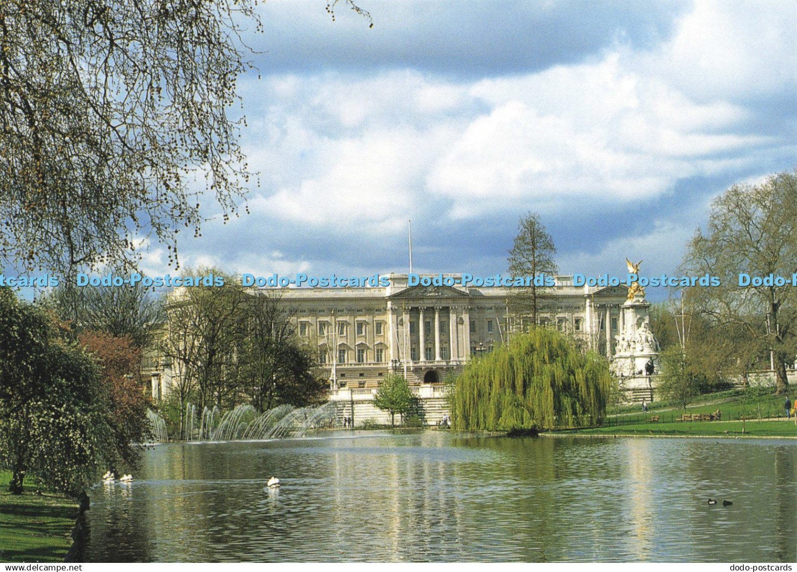 D208007 Buckingham Palace The East Front of Buckingham Palace from St James Park